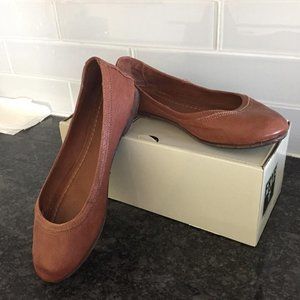 Frye’s Carson Ballet Flat in Cognac excellent condition